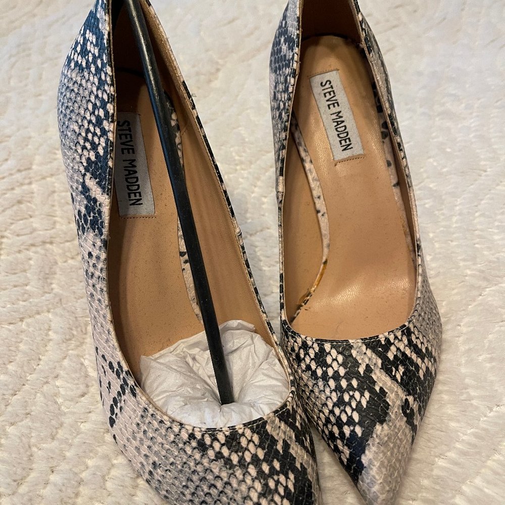 Steve Madden Snakeskin Pumps Size 8